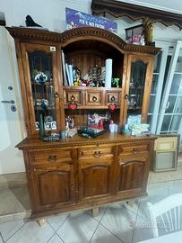 Credenza in legno con vetrine
