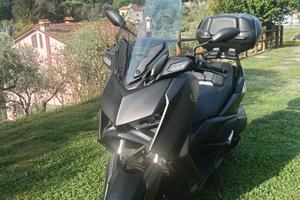 Yamaha xmax 300 anno 2023