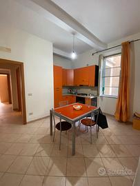 Trilocale oltre accessori in via Salandra