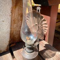Lampada a petrolio con riflettore