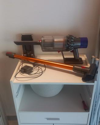 Dyson v8