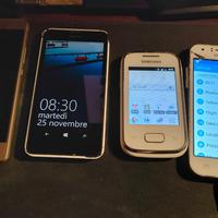 Lotto di telefoni cellulari funzionanti