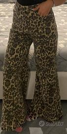 Jeans a zampa stampa animalier leopardata
