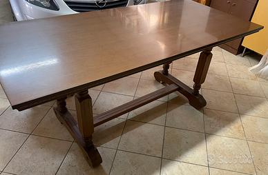 Tavolo stile inglese con sedie