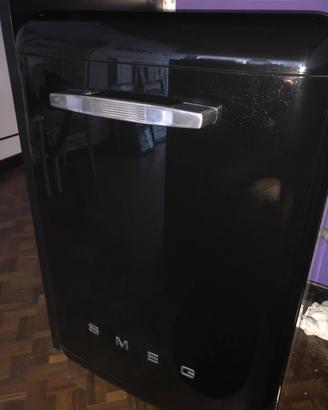 Lavastoviglie Smeg design "50's Style"  nera