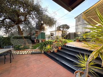 Villa bifamiliare Carrara [Cod. rif 3306386VRG]