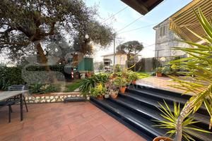 Villa bifamiliare Carrara [Cod. rif 3306386VRG]