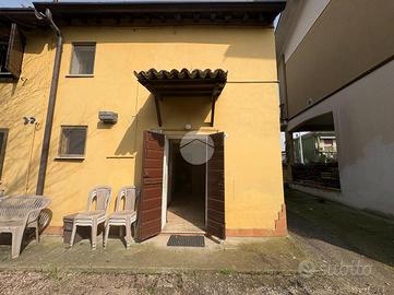 CASA SEMINDIPENDENTE A CURTATONE