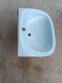 lavandino in ceramica bianco