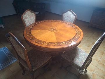 Tavolo antico in noce intarsiato a mano