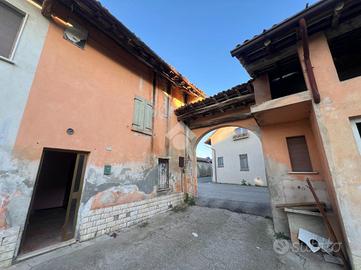 CASA DI CORTE A VEROLAVECCHIA