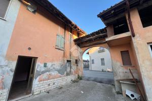 CASA DI CORTE A VEROLAVECCHIA