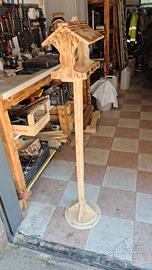 Mangiatoia per uccelli in legno da giardino