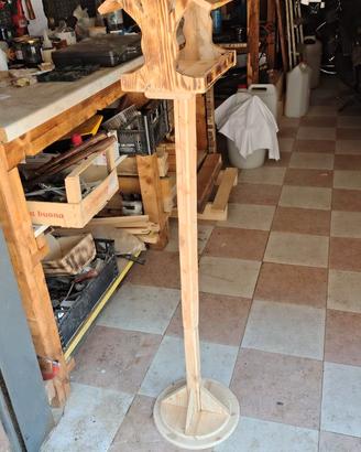 Mangiatoia per uccelli in legno da giardino