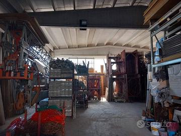 Capannone con area cortiliva privata