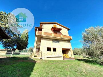 Rustico / Casale di 534 m² con più di 5 locali e b