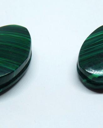 Due gemme ovali di MALACHITE lavorate a mano.