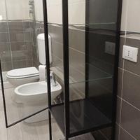 Colonnina in vetro e profili in ferro