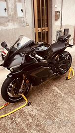 Yamaha r9
