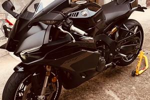 Yamaha r9