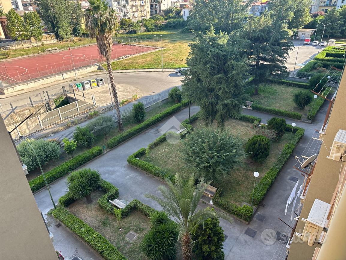 4 LOCALI A NAPOLI