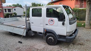 camioncino casonato Nissan cabstar 