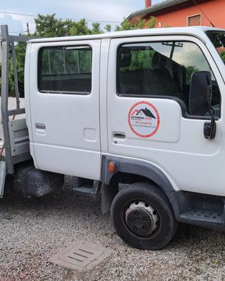 camioncino casonato Nissan cabstar 