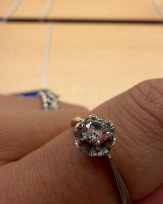 Anello solitario in oro bianco 18kt con diamante