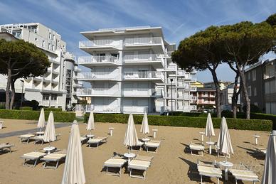 23.8 - 30.8 Bilocale vistamare con posto spiaggia