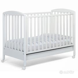 Lettino in legno classico con materasso