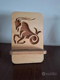 Supporto porta cellulare in legno fatto a mano