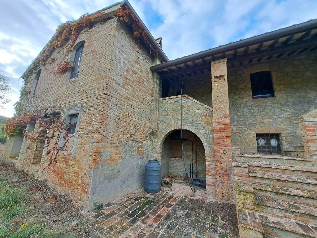 Rustico / Casale di 400 m² con più di 5 locali a M - Vista 5