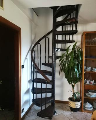 Scala a chiocciola in ferro