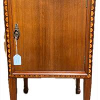 Comodino con intarsi