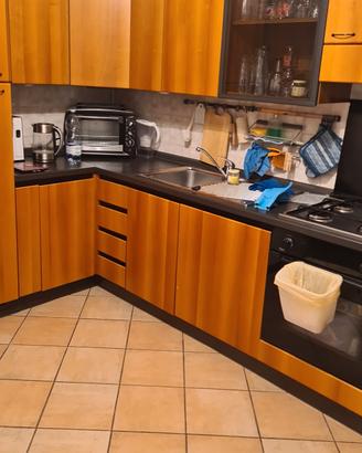 Cucina completa di elettrodomestici