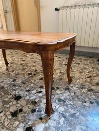 Tavolino da salotto vintage in legno intaglito