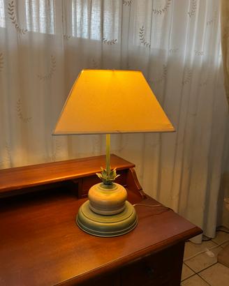 Lampada da tavolo in ferro