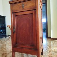 Comodino antico