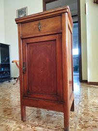 Comodino antico