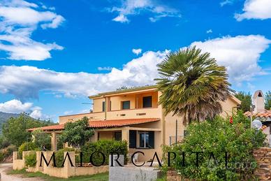 Posada | Casa colonica con terreno di 10.000 mq e