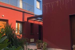 Bivani indipendente su due livelli arredato con te