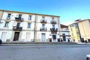 4 LOCALI A COSENZA