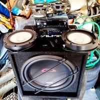 Impianto audio per auto Alpine con subwoofer 700W