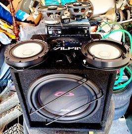 Impianto audio per auto Alpine con subwoofer 700W