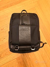 Zaino Piquadro nero porta PC in tessuto e pelle