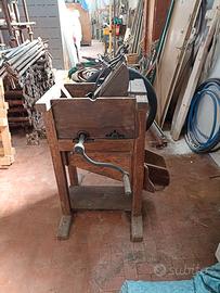 Antico sgranatore per pannocchie