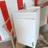 Lavatoio con rubinetto