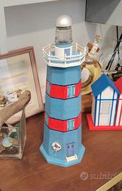Faro decorativo fatto a mano azzurro e rosso