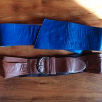 2 cinture in pelle marrone e blu