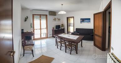 Pitze serra trilocale arredato vistamare